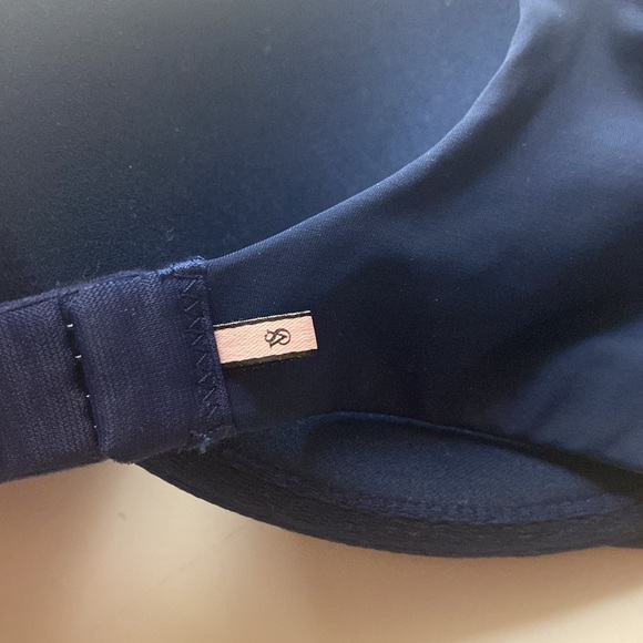 Victoria Secret Navy blue bar, thin lined padding 34DD - Picture 2 of 4